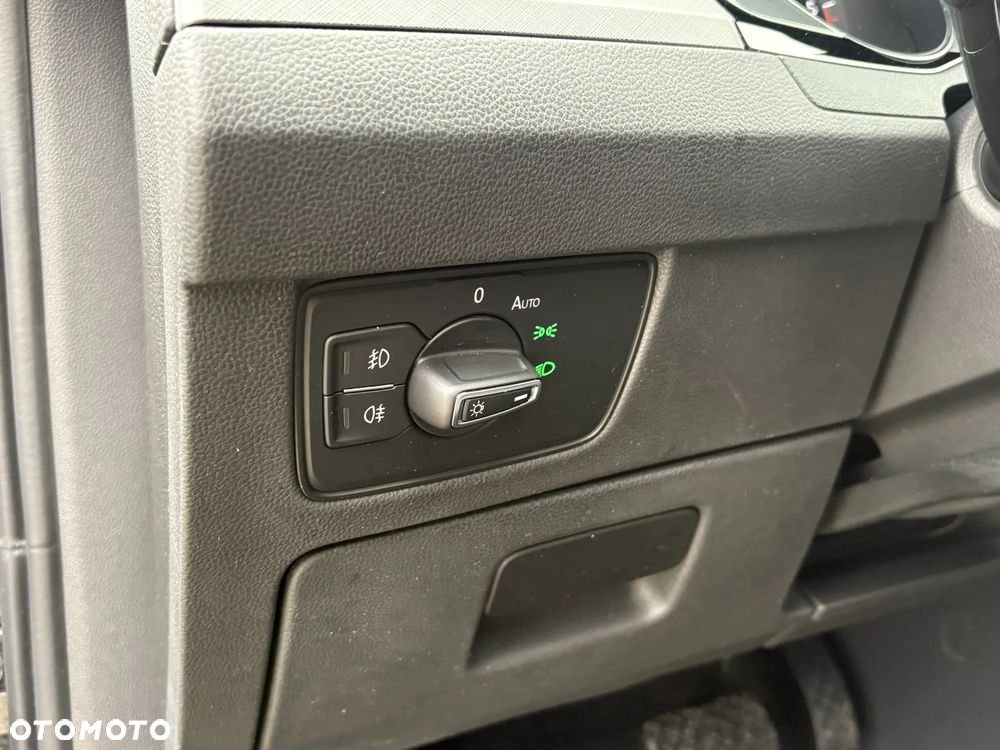 Volkswagen Passat Variant 2.0 TDI SCR DSG Conceptline - 24