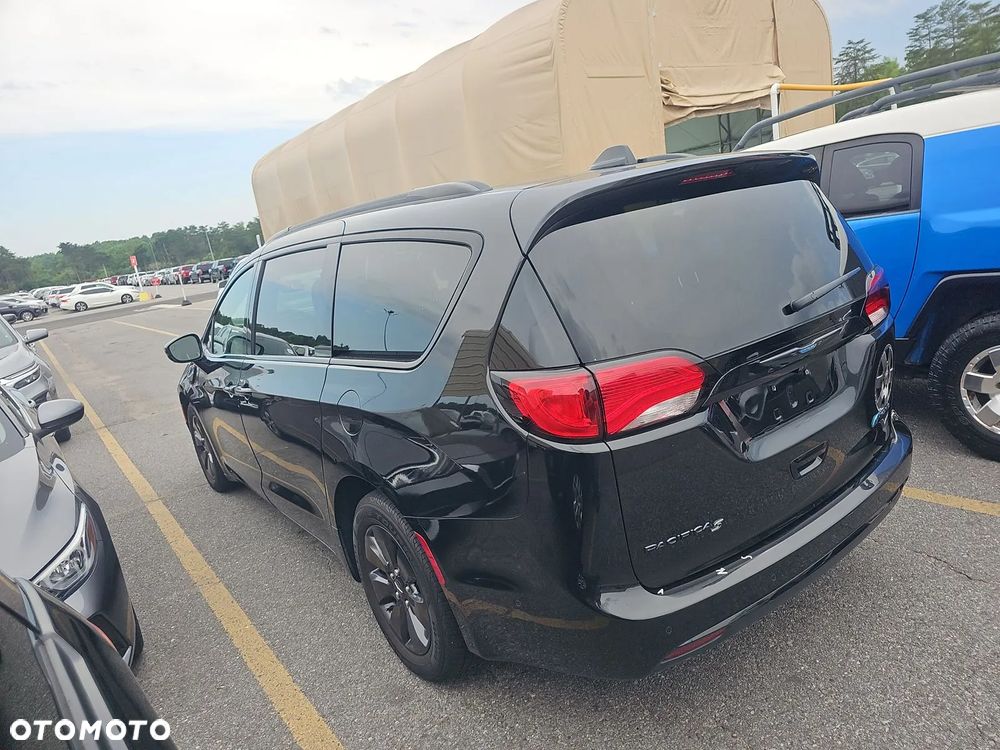 Chrysler Pacifica - 5