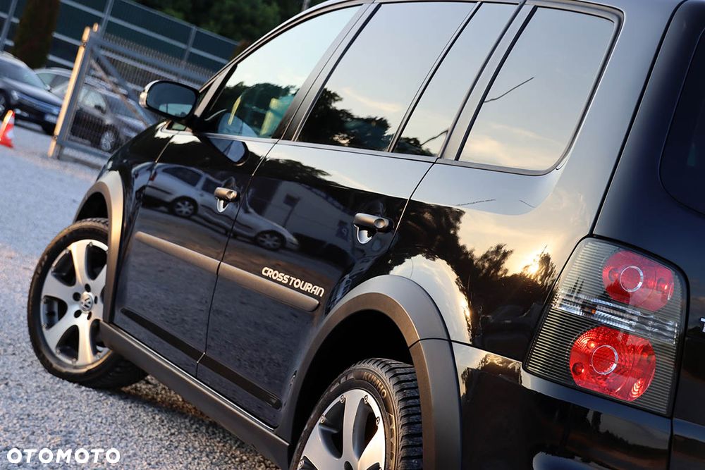 Volkswagen Touran 2.0 TDI DPF Cross - 17
