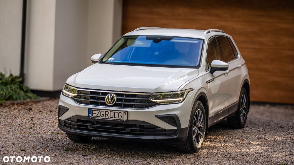 Volkswagen Tiguan - 1