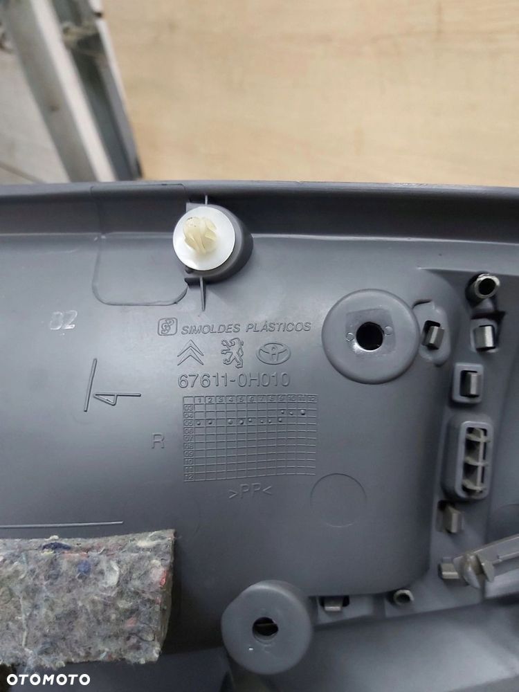 Toyota AYGO I Boczek drzwi prawy przód 5D klamka rączka - 3