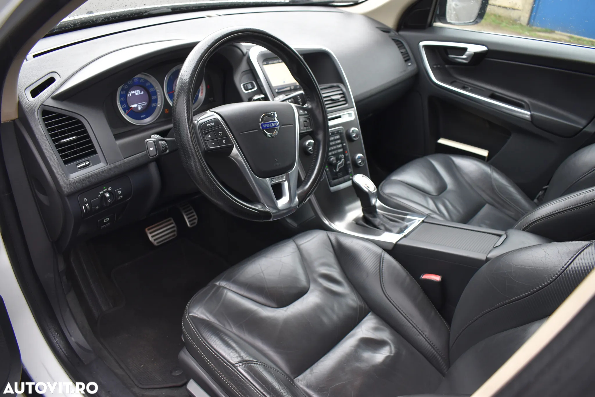 Volvo XC 60 2.4D AWD Aut. RDesign - 7