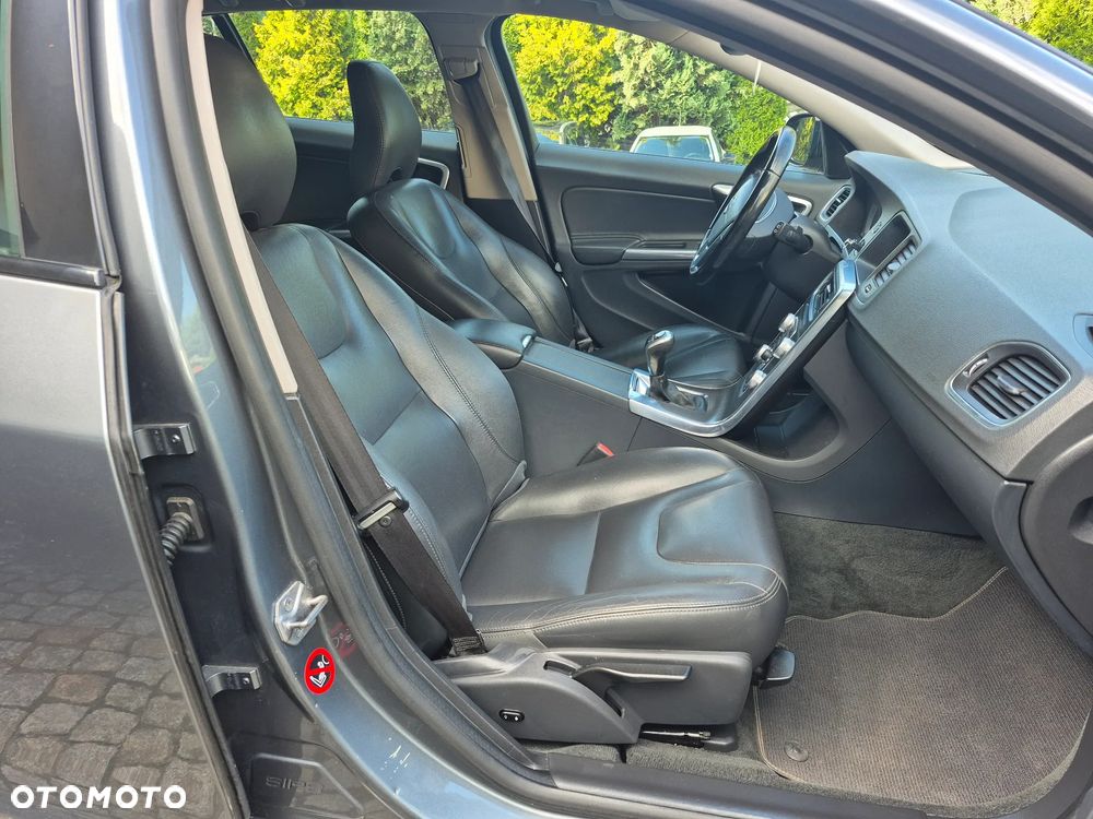 Volvo V60 Cross Country D3 Momentum - 28