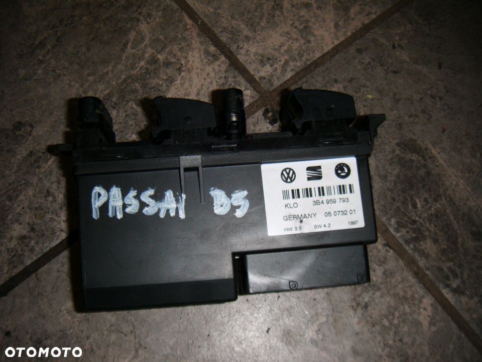 VW passat b5 przełącznik szyb lewy przód nr 3b4959793 - 1