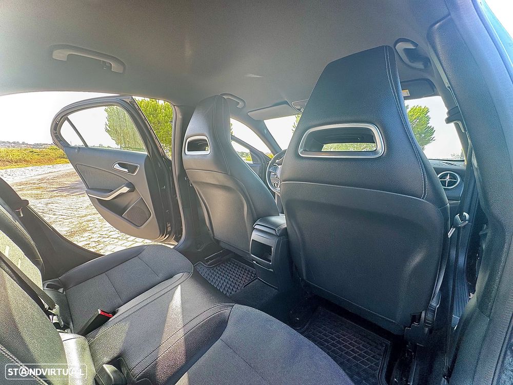 Mercedes-Benz A 180 d AMG Line - 30