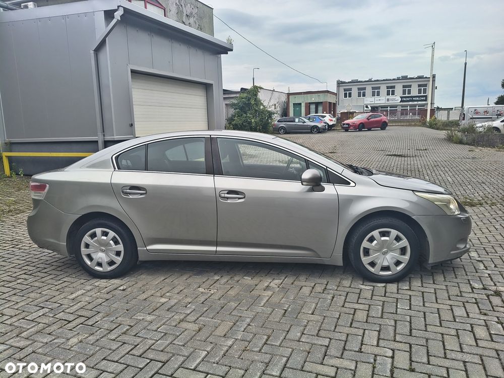 Toyota Avensis 1.6 Active - 3