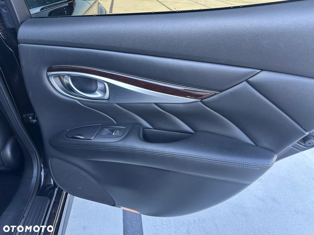 Infiniti Q70 2.2d Premium Executive - 19