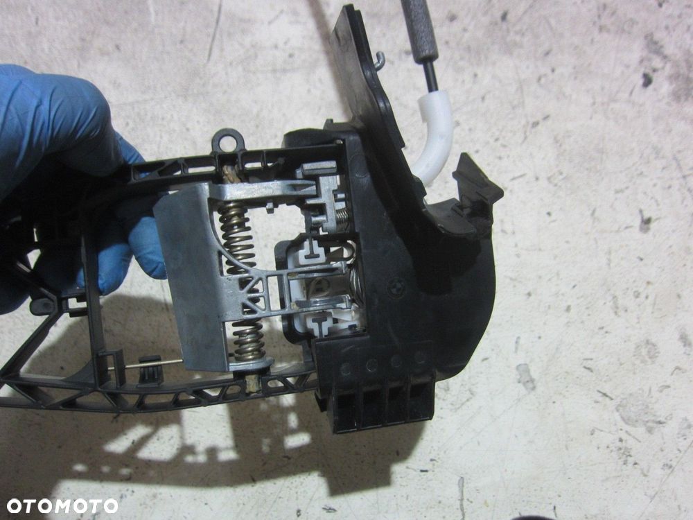 BMW X5 F15 F16 F48 WSPORNIK KLAMKI LEWEJ WKŁADKA DRZWI KLUCZYK 51217401211 - 4