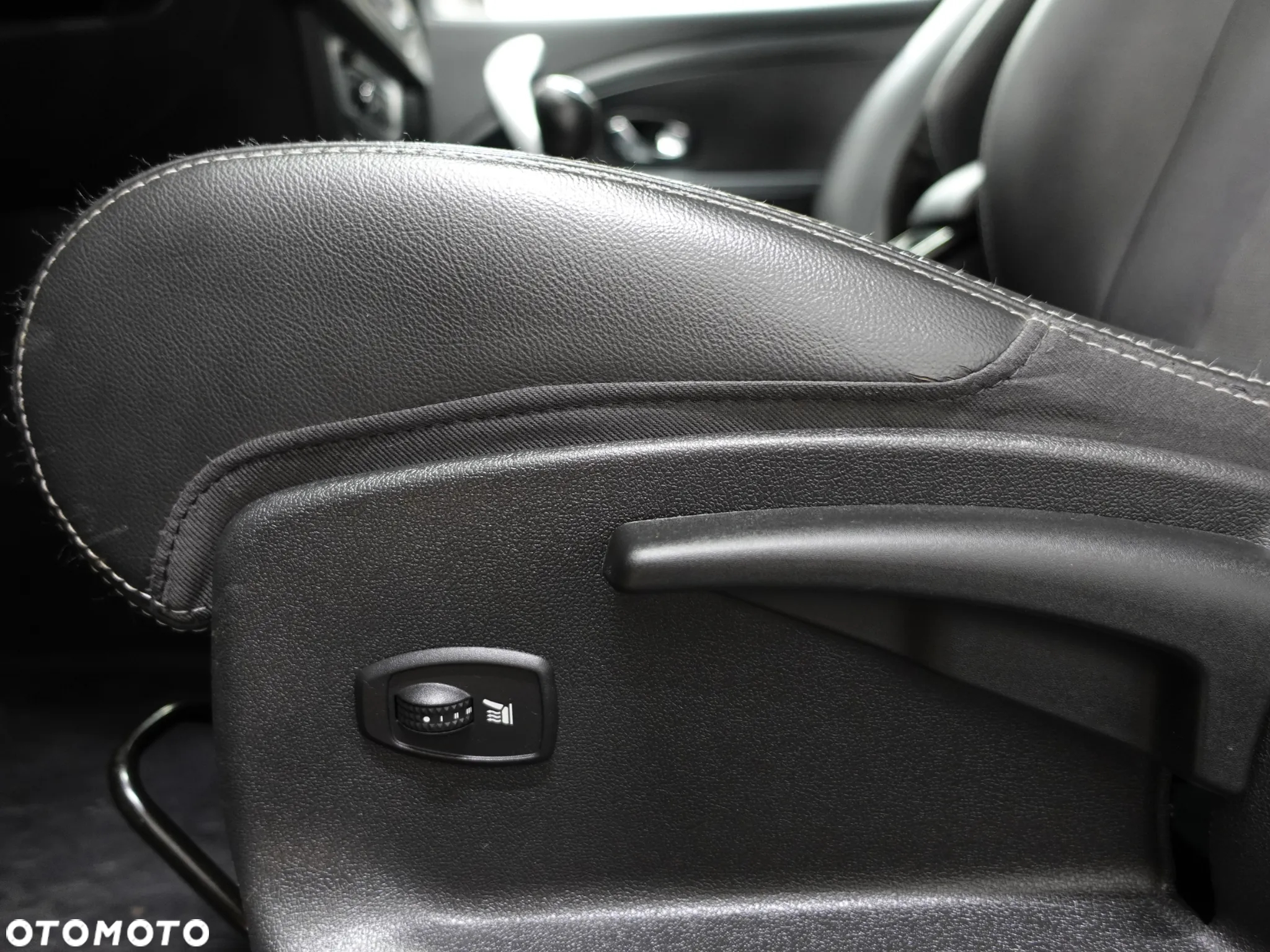 Renault Megane Grandtour ENERGY TCe 115 Start & Stop Bose Edition - 23
