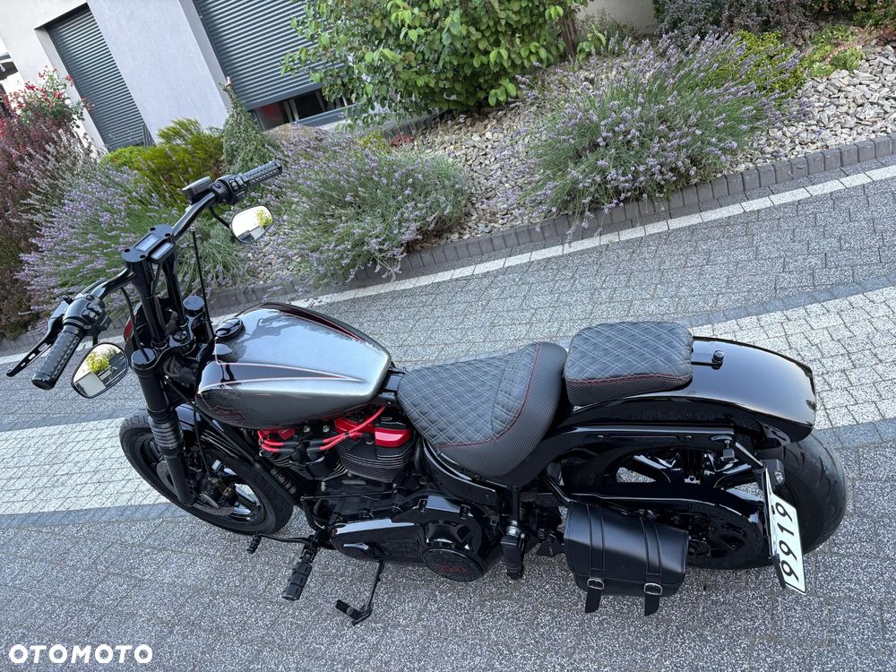 Harley-Davidson Softail Street Bob - 24