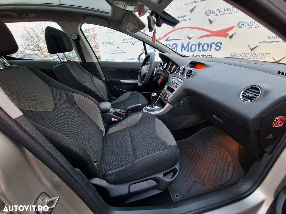 Peugeot 308 1.6HDi Premium Pack Aut - 2