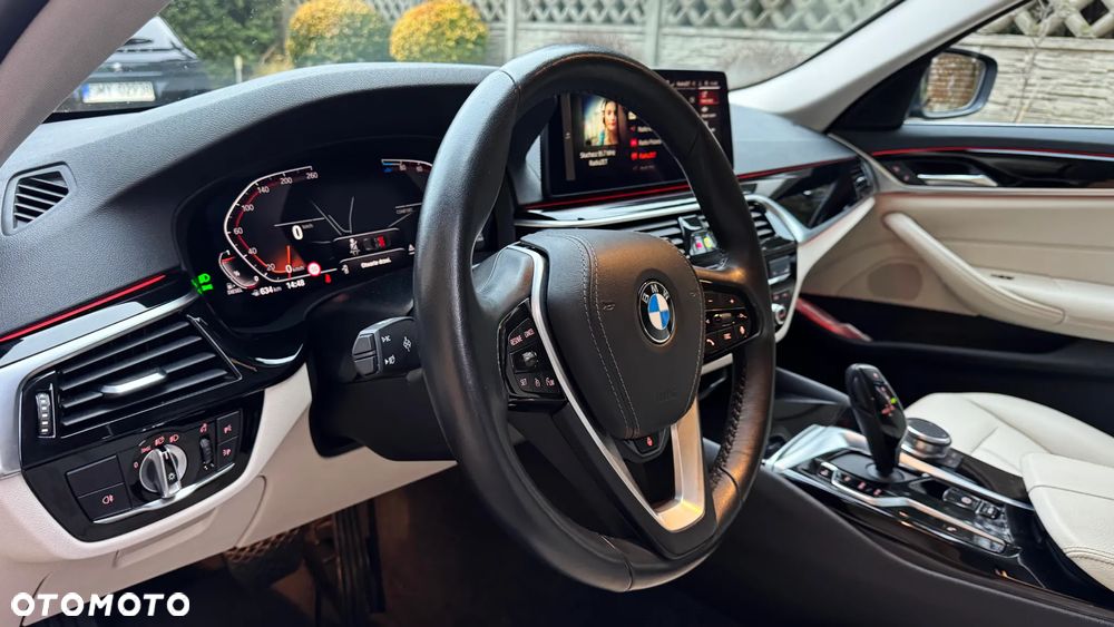 BMW Seria 5 520d Sport Line - 17