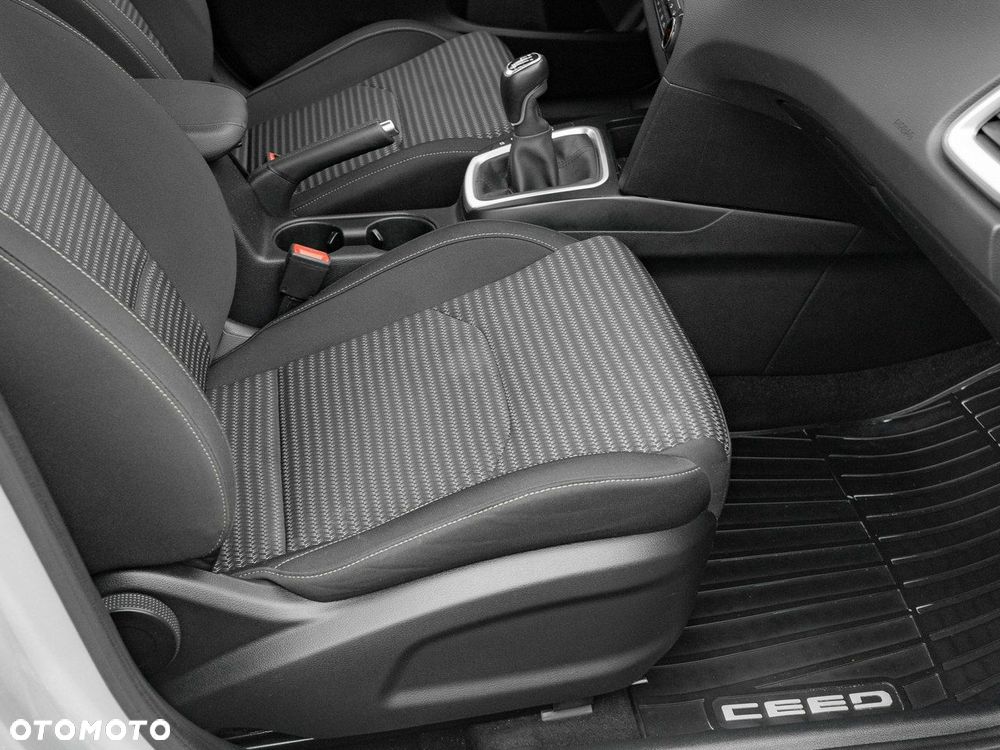 Kia Ceed 1.5 T-GDI M - 29