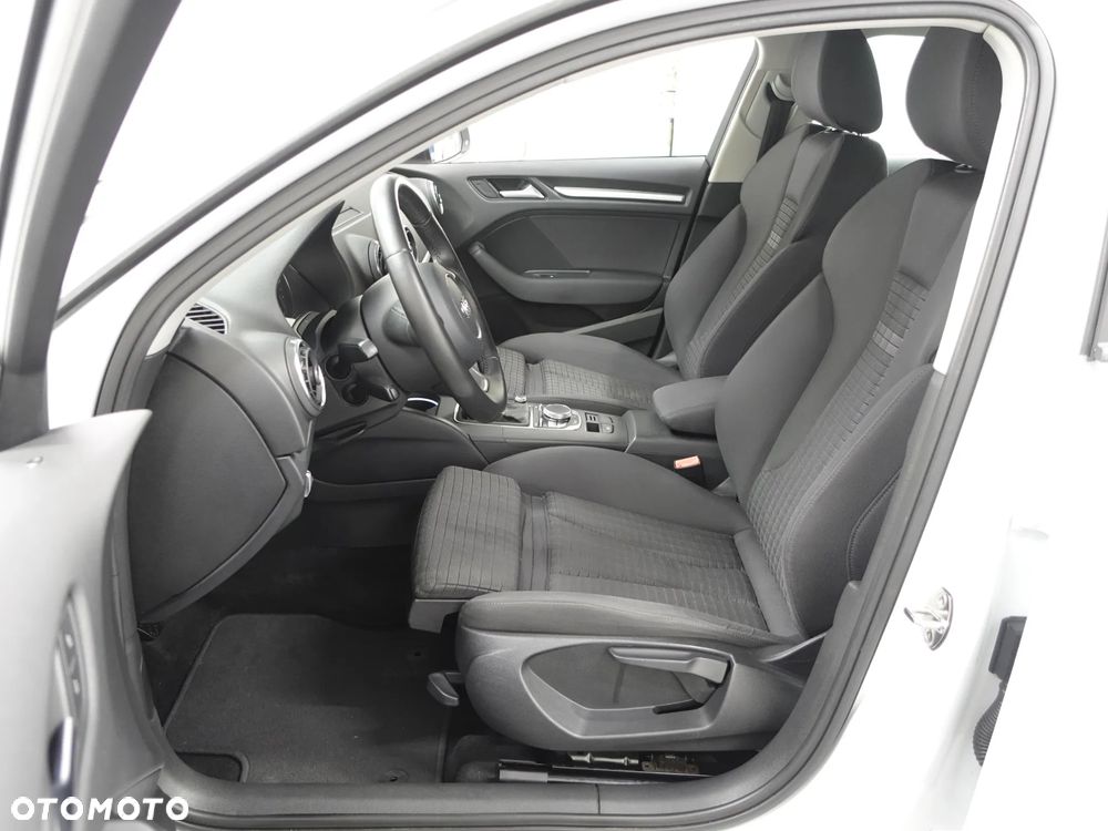 Audi A3 Sportback 2.0 TDI Ambiente - 19