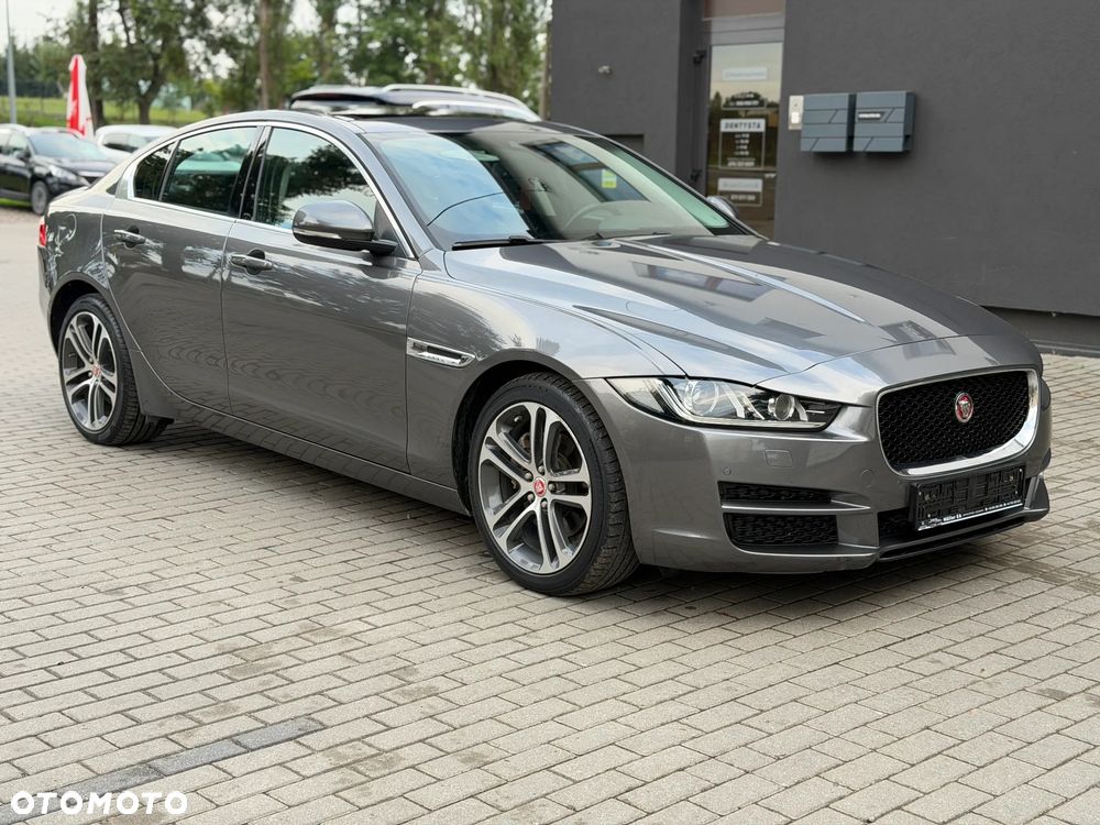 Jaguar XE 2.0 D Portfolio - 7