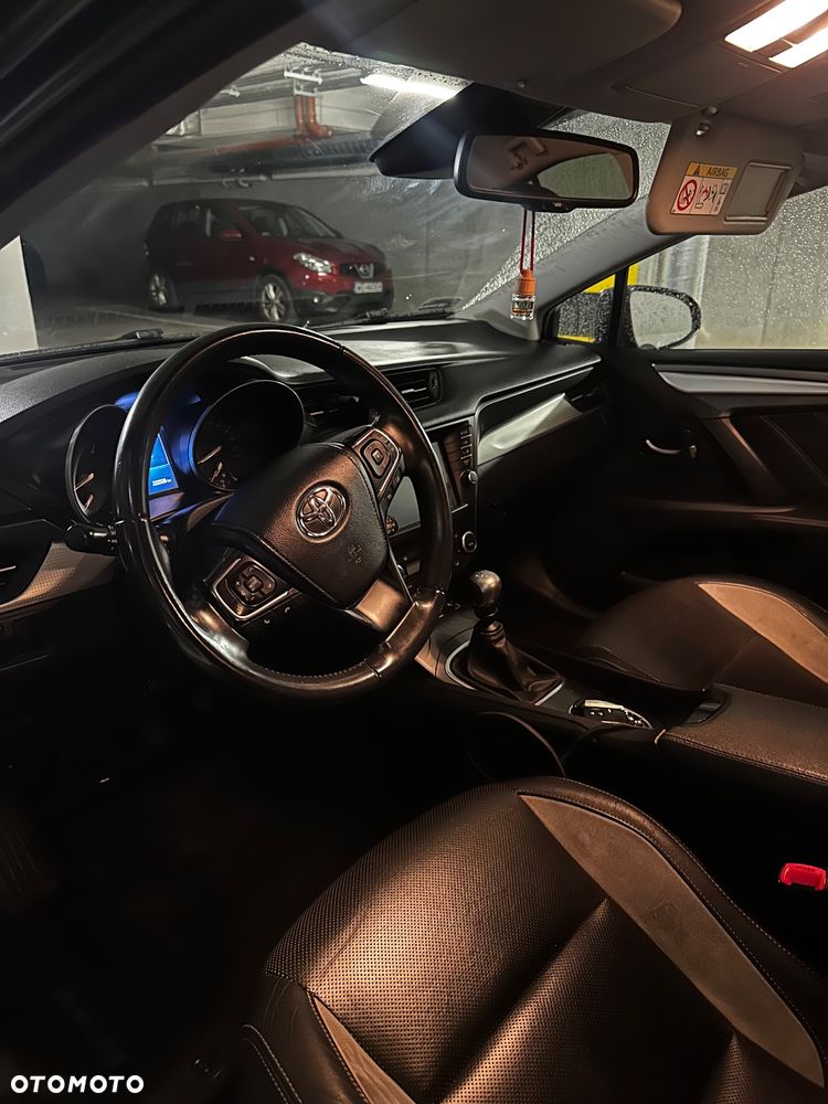 Toyota Avensis - 2