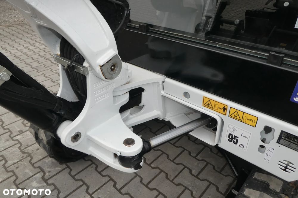 Caterpillar 302,7D CR TRZY ŁYŻKI - 17