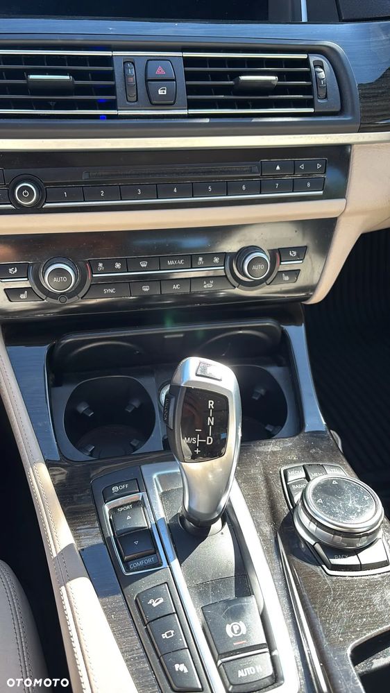 BMW Seria 5 530d xDrive Luxury Line - 11