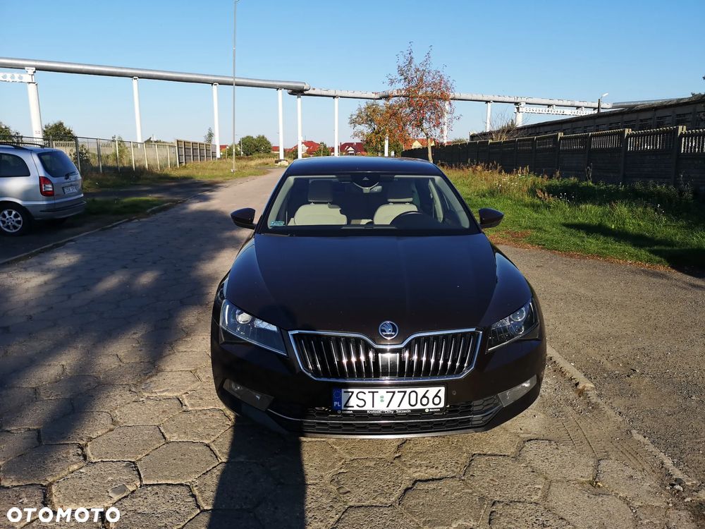 Skoda Superb 2.0 TDI DSG Premium Edition - 11