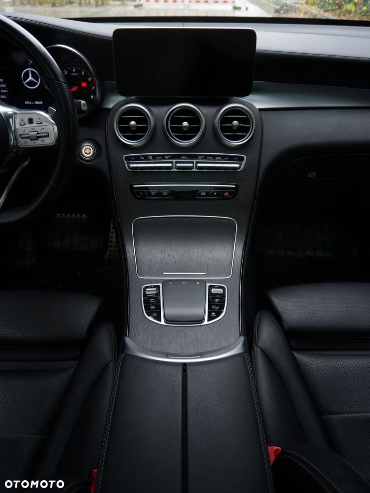 Mercedes-Benz GLC 200 4Matic 9G-TRONIC AMG Line - 9