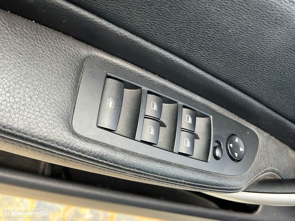 BMW 118 d Pack M - 14