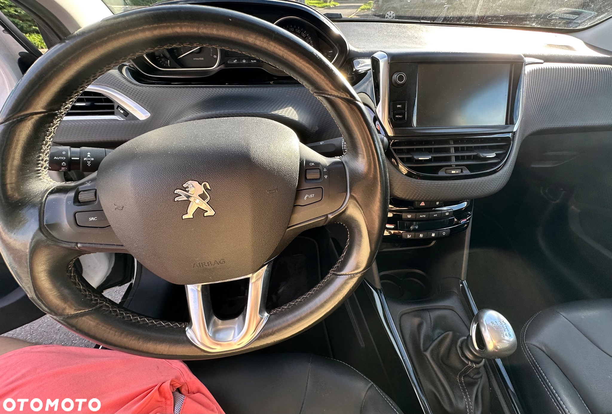Peugeot 2008 1.6 e-HDi Allure S&S - 9