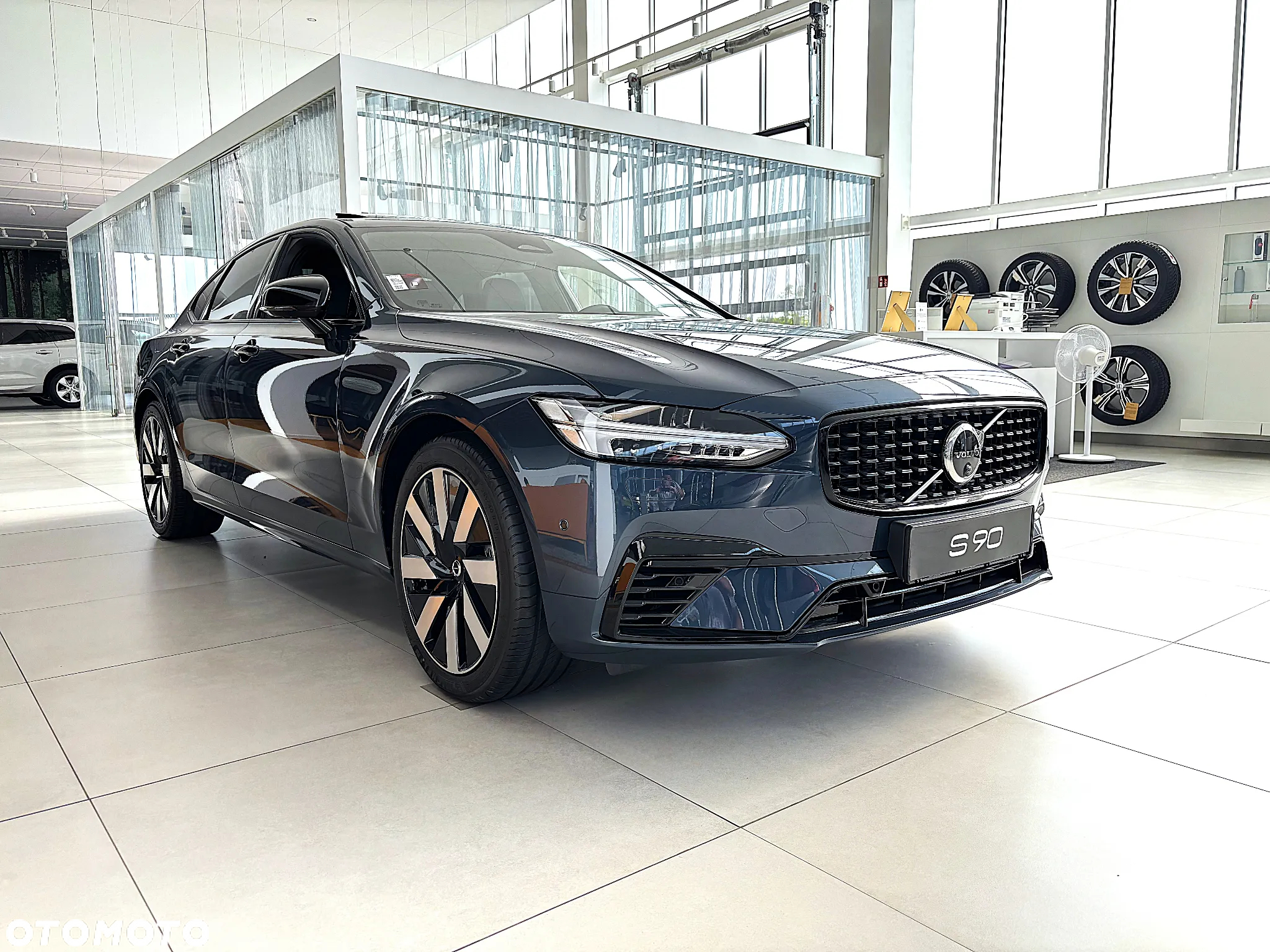 Volvo S90 - 2