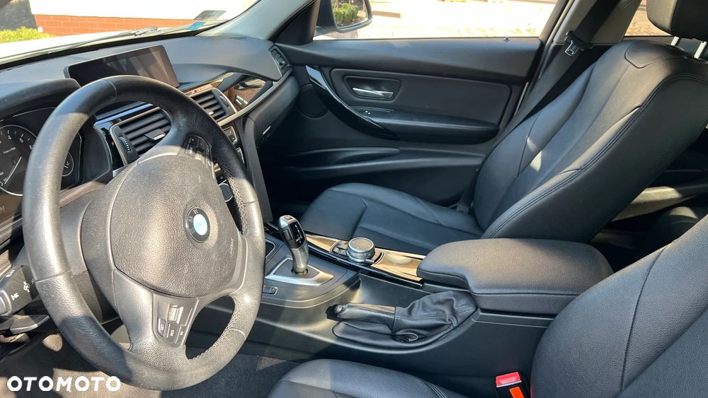 BMW Seria 3 320i xDrive - 5