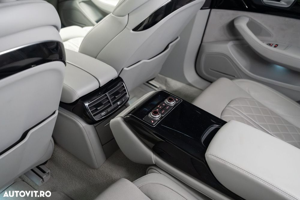 Audi S8 - 34