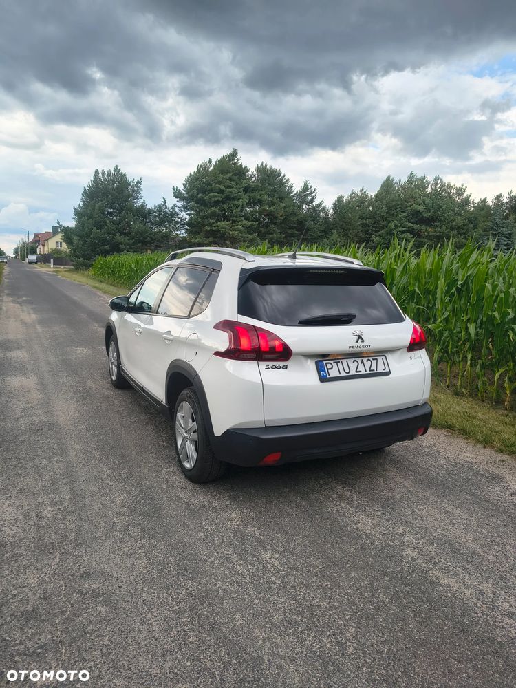 Peugeot 2008 1.2 Pure Tech GPF Signature S&S - 4
