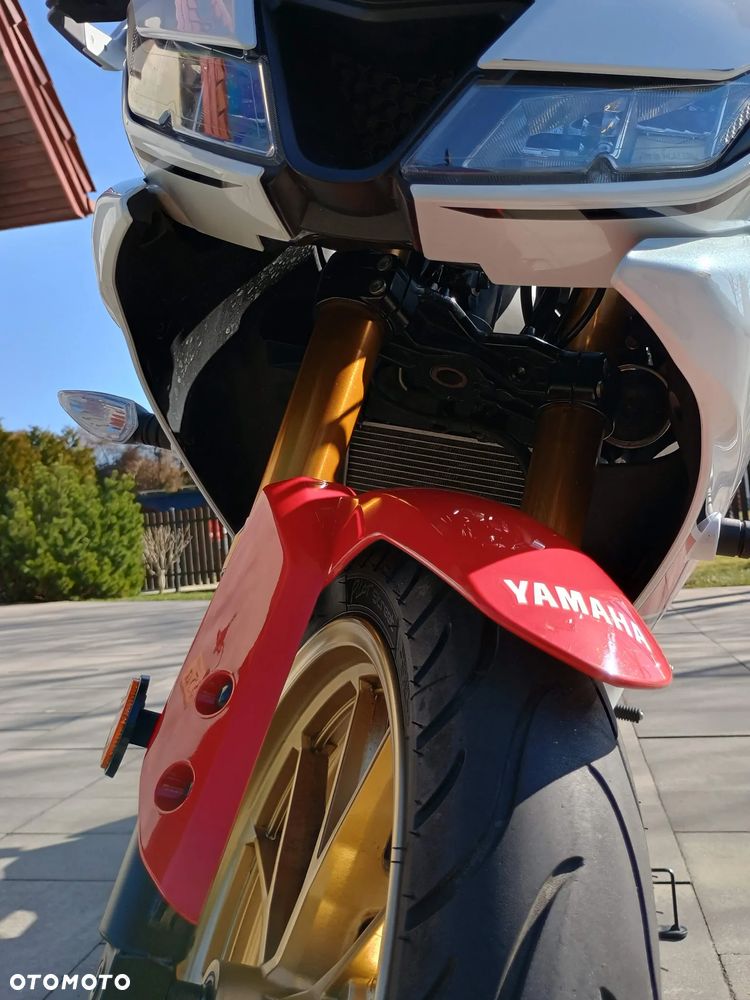 Yamaha YZF - 8