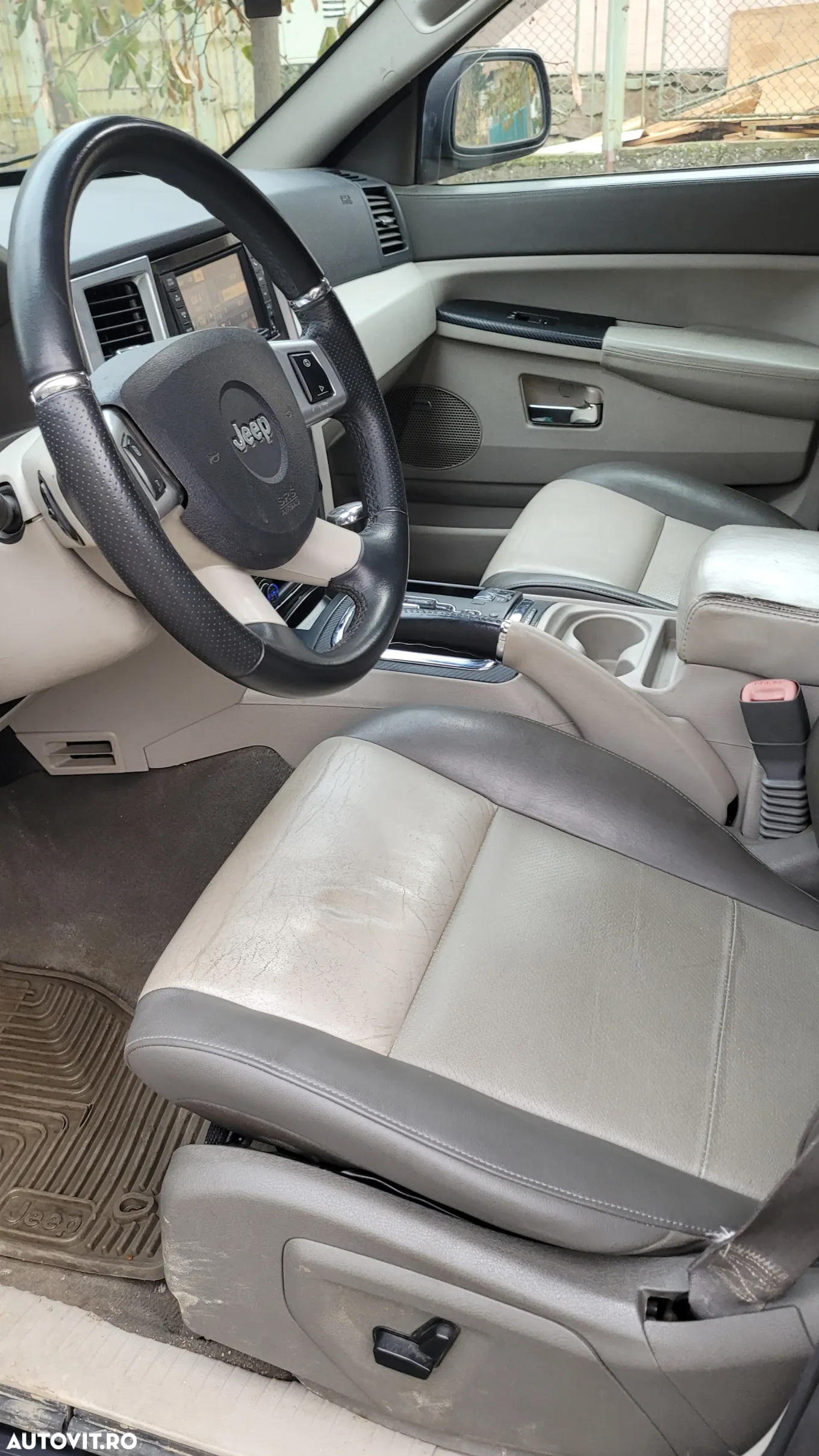 Jeep Grand Cherokee - 13