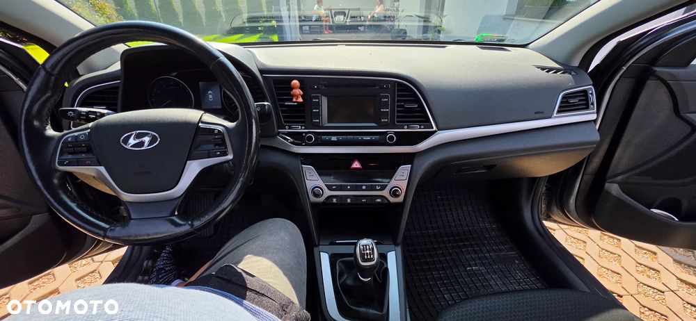 Hyundai Elantra 1.6 Comfort - 6