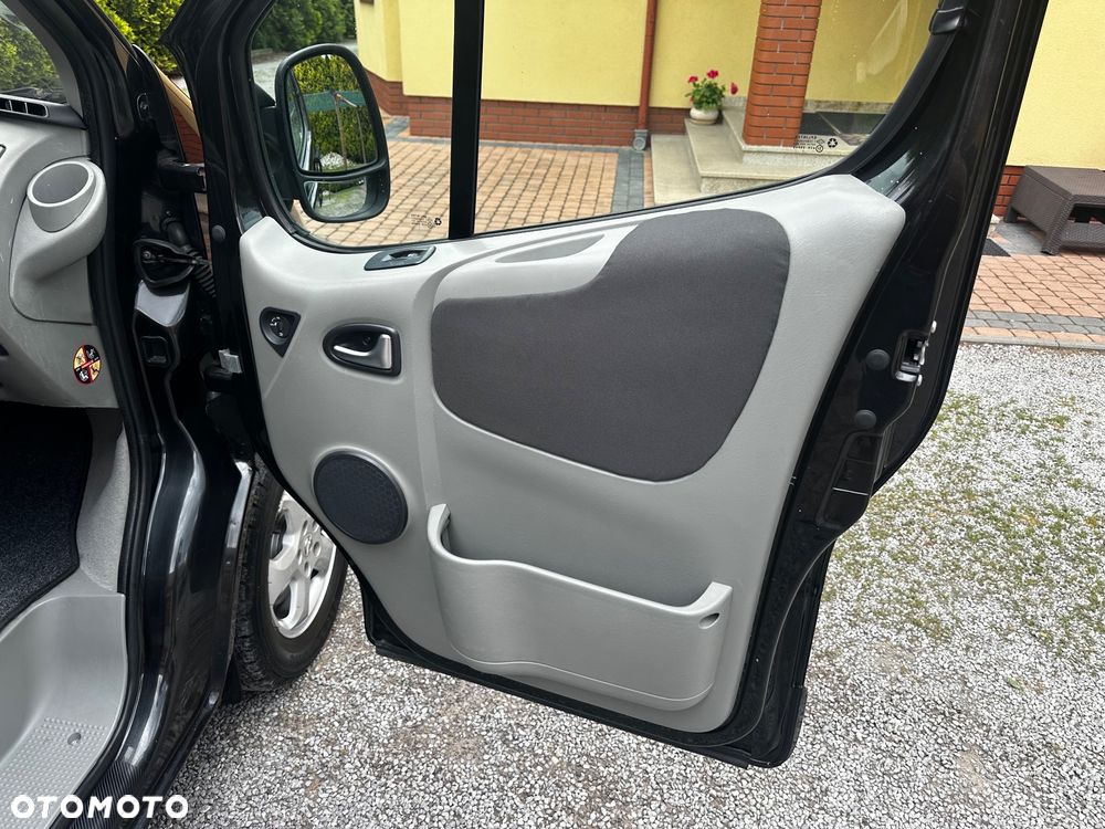 Opel Vivaro - 16