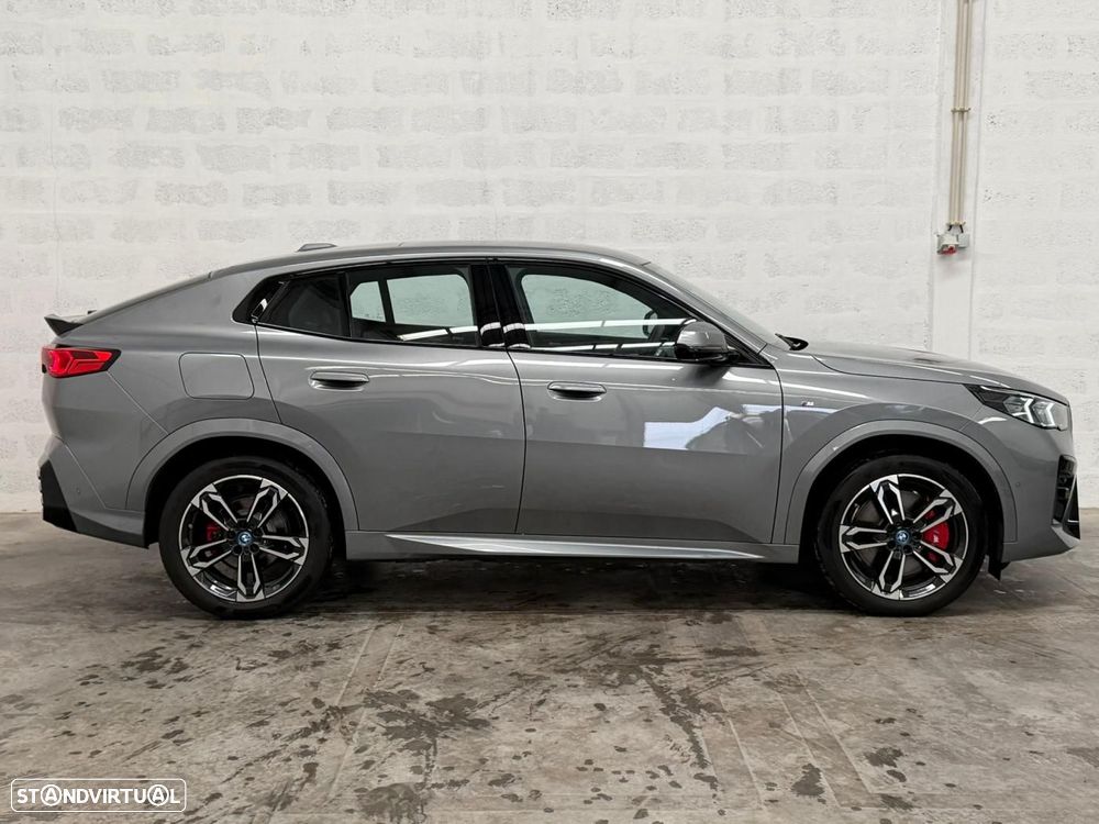 BMW iX2 eDrive20 Pack Desportivo M Pro - 6