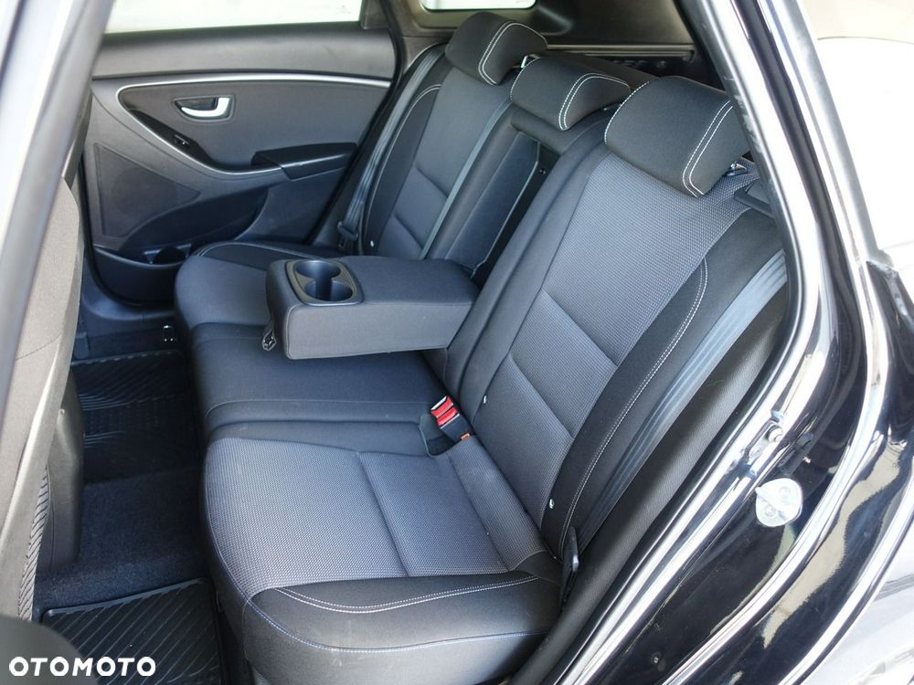 Hyundai i30 blue Kombi 1.4 Passion - 19