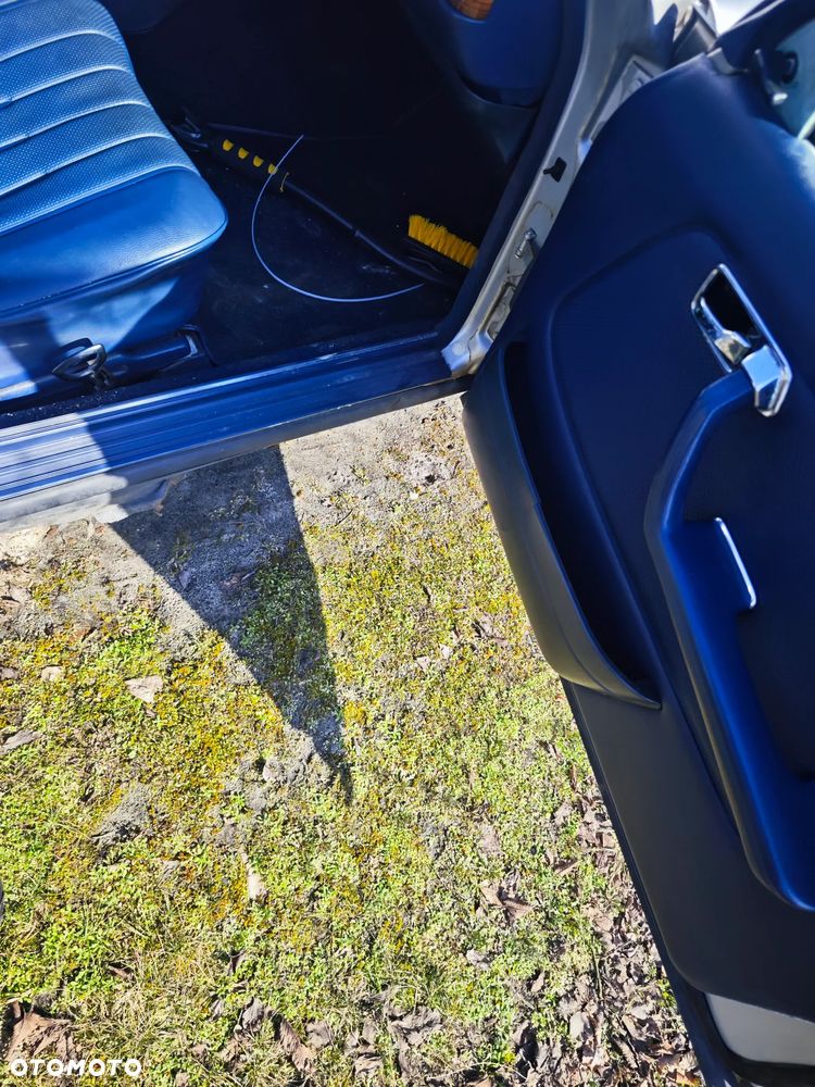 Mercedes-Benz W123 - 21