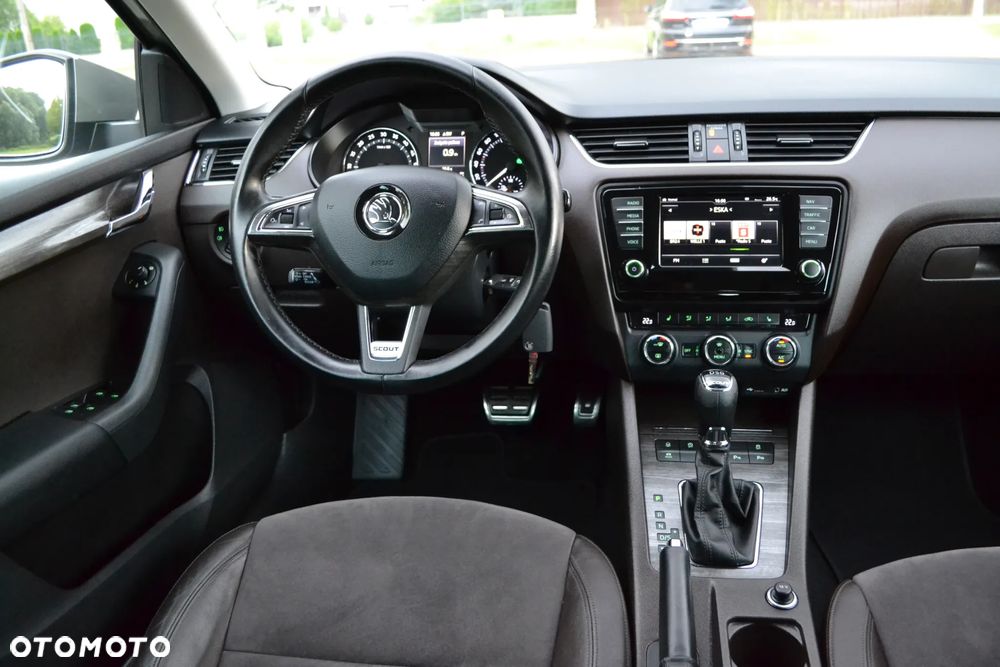 Skoda Octavia Combi 2.0 TDI 4x4 DSG Scout - 30