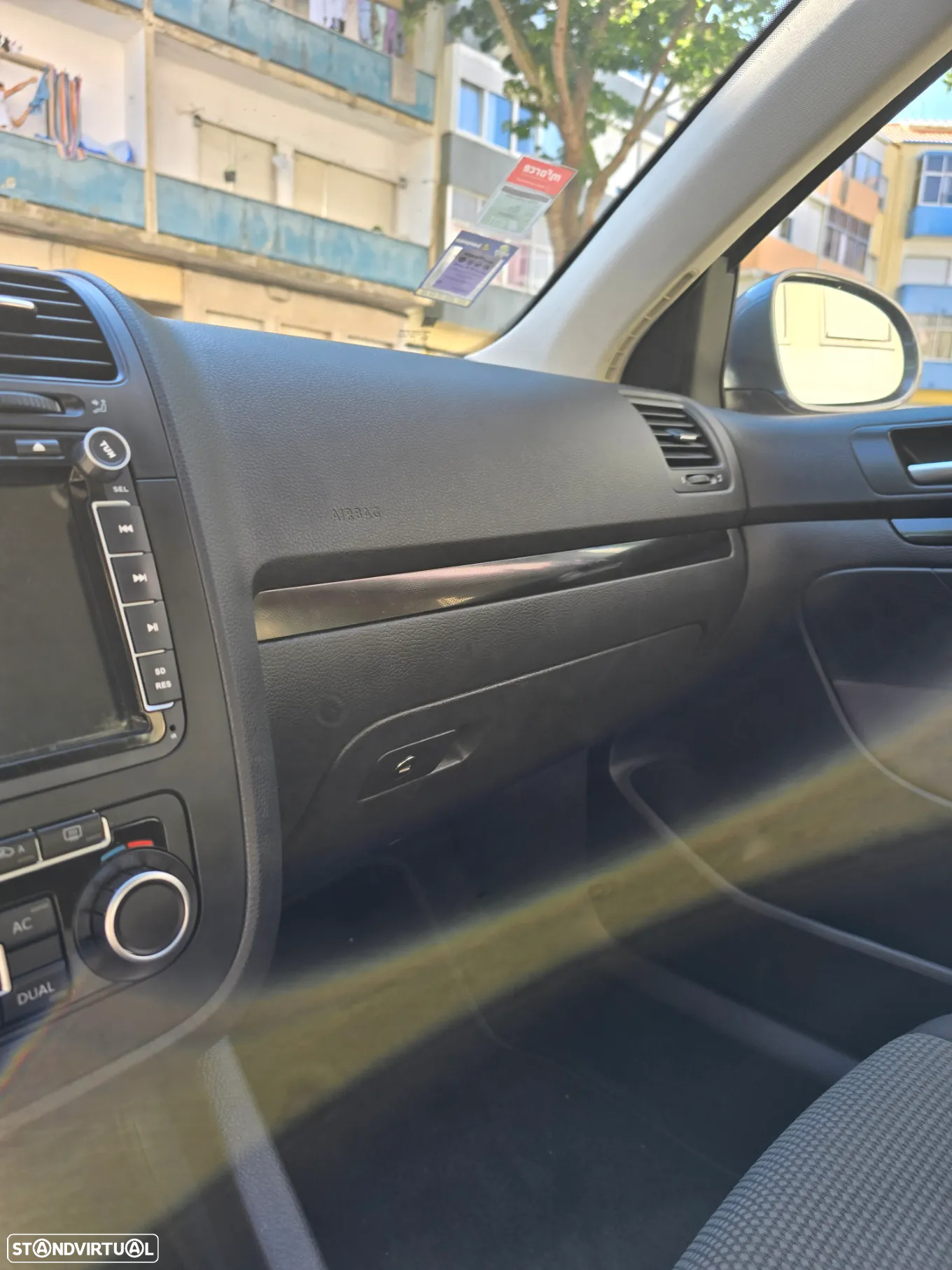 VW Jetta 1.6 TDi Confortline - 5