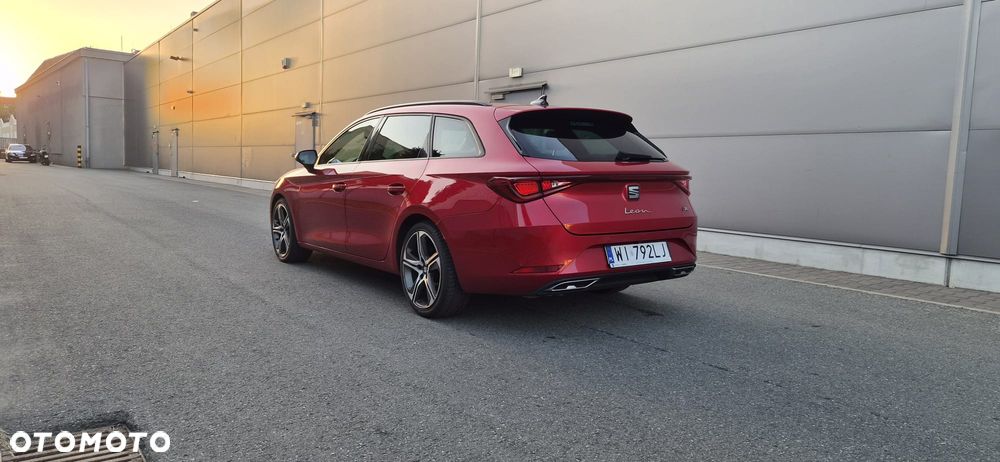 Seat Leon Sportstourer 1.5 eTSI FR DSG - 4