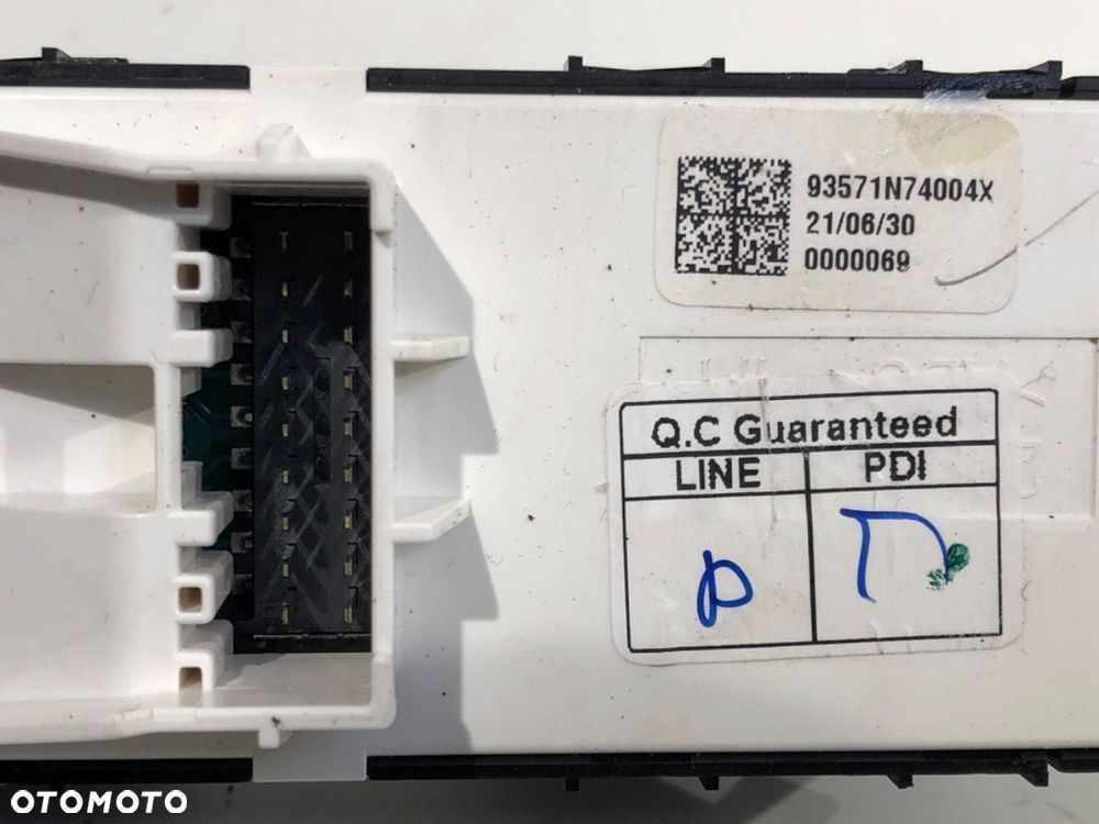 PRZEŁĄCZNIK SZYB  HYUNDAI TUCSON (NX4E, NX4A) 2020 - 2022 1.6 T-GDI HTRAC 132 kW [180 KM] benzyna - 3