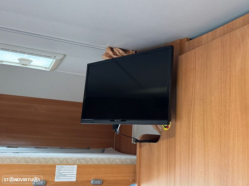 Ford Trigano Genesis 33 M08 - 10