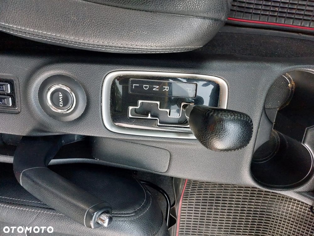 Mitsubishi Outlander - 8