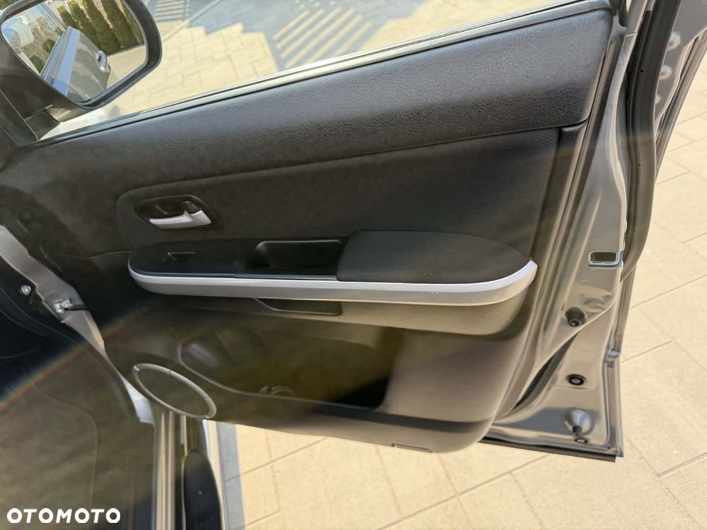 Suzuki Grand Vitara 2.0 Comfort Limited - 25