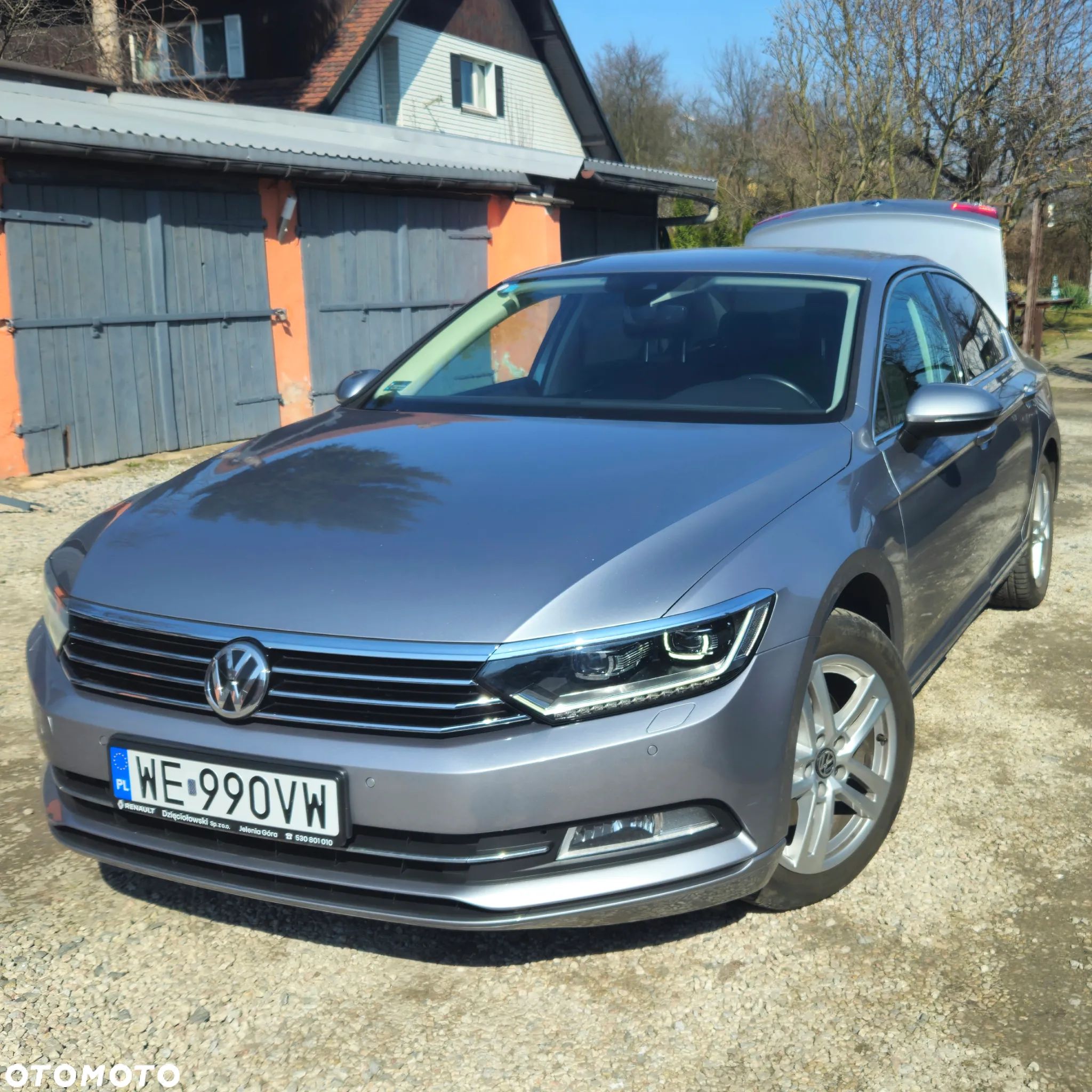 Volkswagen Passat - 1
