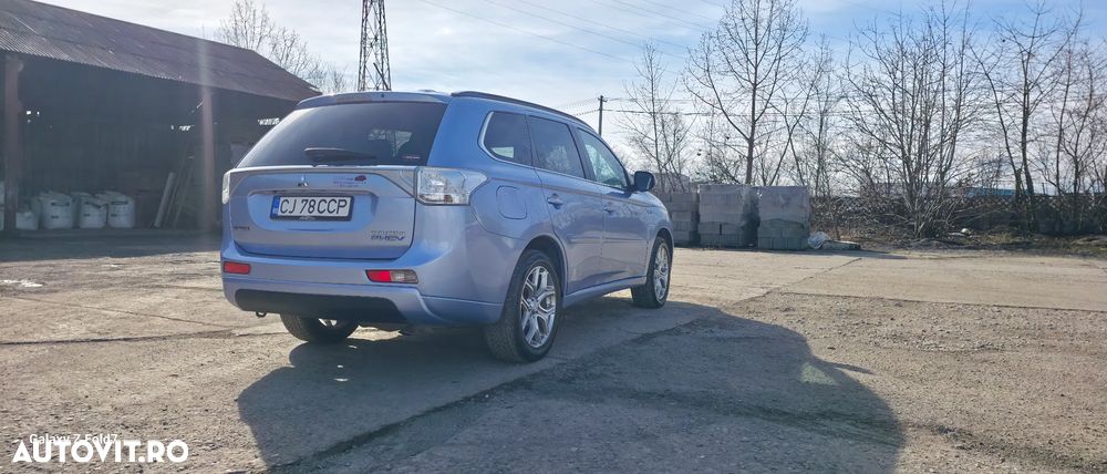 Mitsubishi Outlander - 9