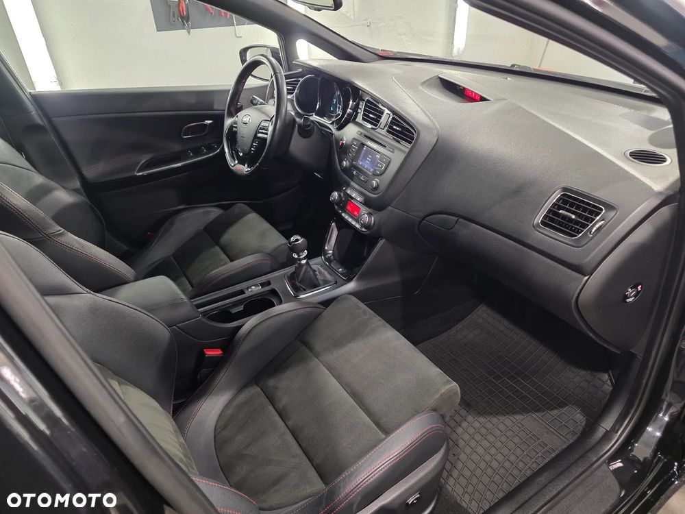 Kia Ceed 1.6 T-GDI GT - 35
