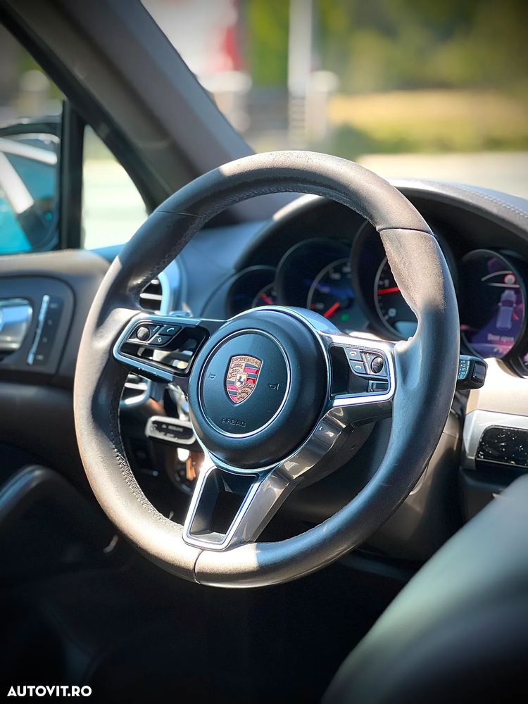 Porsche Cayenne 3.0 L - 21