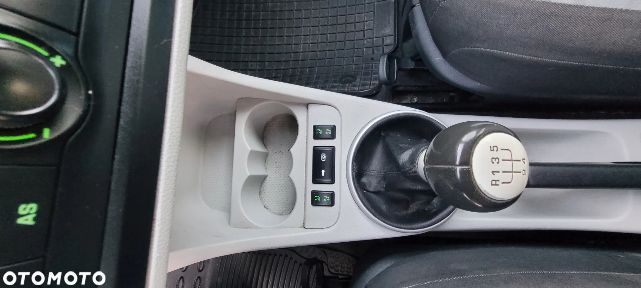 Skoda Roomster 1.6 16V Comfort - 28