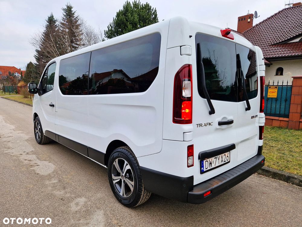 Renault Trafic 2.0 dCi - 9